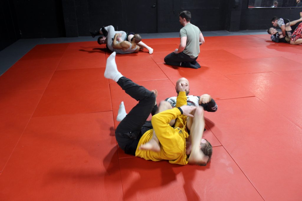 No Gi Jiu Jitsu Grapplers Rolling